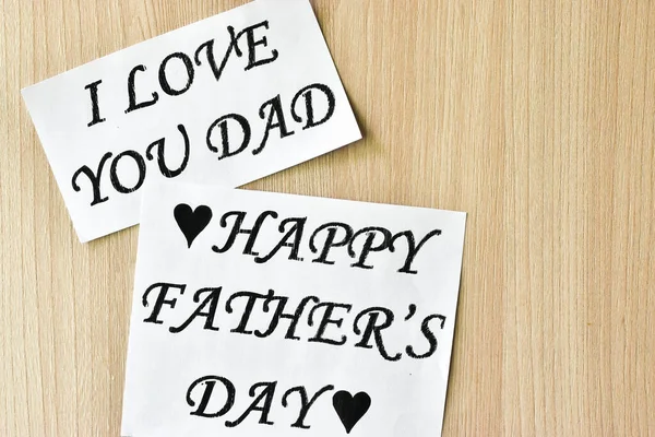 父の日だ 白い紙に 私はあなたのお父さん 幸せなお父さんの日 の木の背景にレタリング 休日のコンセプト — ストック写真