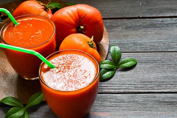 Glasses Fresh Tomato Juice Wooden Background Close — Stock Photo, Image