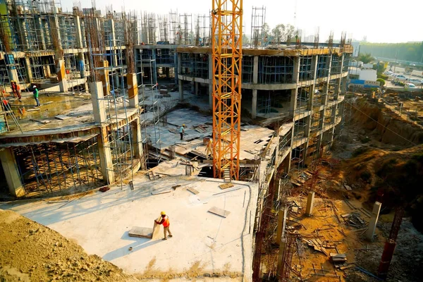 Mumbai, Hindistan - Mart 2018: Mumbai 'de yeni inşa edilen binanın üst görünümü