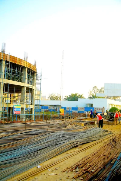 Surat, Hindistan - Mart 2018: Surat 'ta yeni binaların inşasının üst görünümü