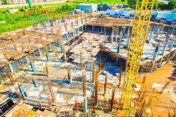 Guwahati, Hindistan - Haziran 2019: Guwahati 'de inşaat halindeki evlerin manzarası