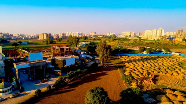 Jhansi, Madhya Pradesh, Hindistan, Mart 2020: Jhansi 'deki yeni binaların soyut görünümü