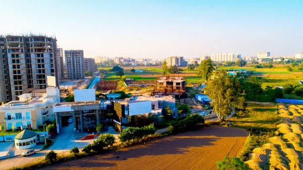 Jhansi, Madhya Pradesh, Hindistan, Mart 2020: Jhansi 'deki yeni binaların soyut görünümü