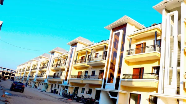 Surat, Gujrat, Hindistan, - Temmuz 2020: Surat 'taki yeni binaların Day View