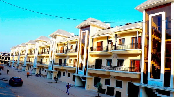 Surat, Gujrat, Hindistan, - Temmuz 2020: Surat 'taki yeni binaların Day View