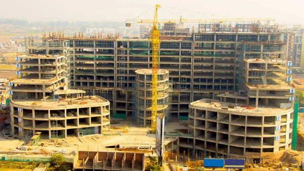 Kota, Rajasthan, Hindistan, Mart 2020: Kota 'daki inşaat halindeki bir binanın insansız hava aracı saldırısı