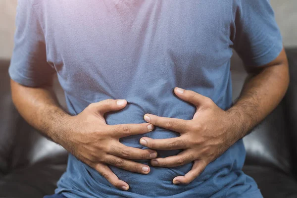 Hombre Con Dolor Estómago Apretó Estómago Con Ambas Manos — Foto de Stock