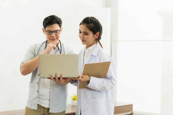 Two Professional Asian Man Woman Doctor Discussing Laptop Analyse Patient — Stock Photo, Image