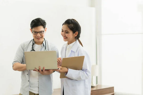 Two Professional Asian Man Woman Doctor Discussing Laptop Analyse Patient — Stock Photo, Image