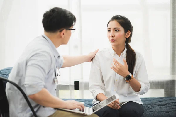 Young Handsome Asian Psychologist Doctor Using Laptop Consulting Female Patients — Stock Photo, Image