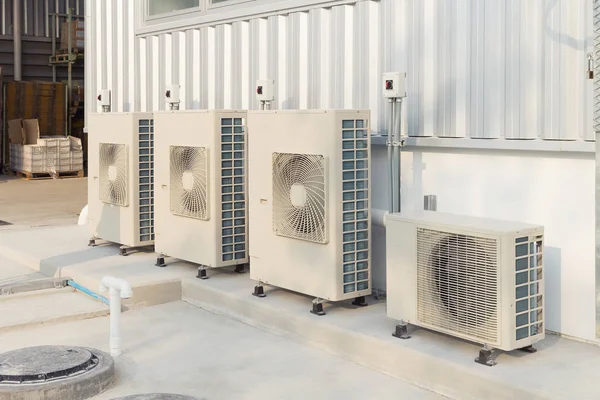 Vzduchový Kompresor Stroj Součástí Systému Klimatizace Vně Budovy — Stock fotografie