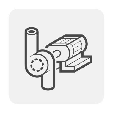 Su dağıtımı için elektrik pompası ve çelik boru beyaz arka planda izole edildi.