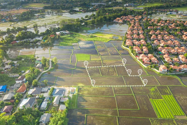 Arazinin ve konumlandırma noktasının havadan görüntüsü.