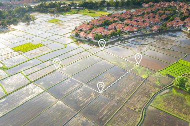 Arazinin ve konumlandırma noktasının havadan görüntüsü.