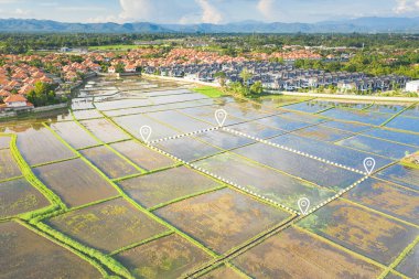 Arazinin ve konumlandırma noktasının havadan görüntüsü.