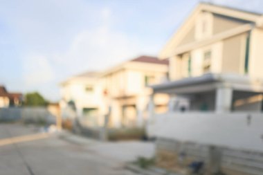Apartman dairesi ya da konut geliştirme geçmişi bulanık. Aynı zamanda küçük parçalara bölünmüş geniş bir arazide bulunan evleri de kapsar. Geliştirici ve inşaatçı tarafından yapılan iş süreci.