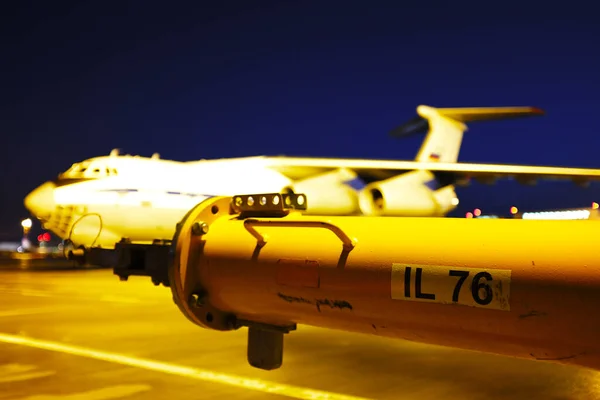 Havaalanında IL-76 için park yeri