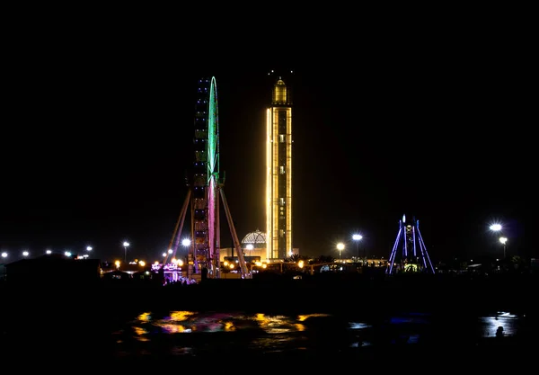 Büyük caminin yakınındaki Cezayir Feribot Parkı.
