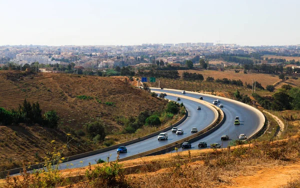 Karasal dağda Cezayir karayolu kayması
