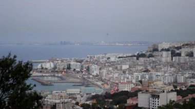 Alacakaranlıktan önce Cezayir sahil trafiği