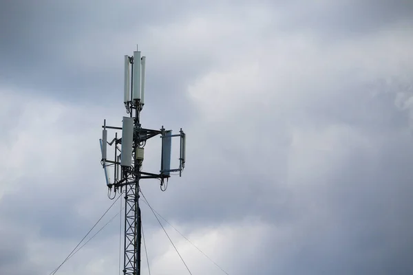 Πύργος Κινητής Τηλεφωνίας Μεγάλη Ευρυζωνική Ζώνη Ασύρματο Δίκτυο Κινητής Δεδομένα — Φωτογραφία Αρχείου