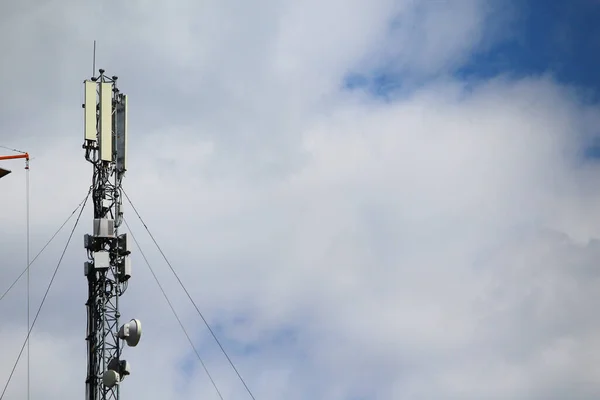 Πύργος Κινητής Τηλεφωνίας Μεγάλη Ευρυζωνική Ζώνη Ασύρματο Δίκτυο Κινητής Δεδομένα — Φωτογραφία Αρχείου