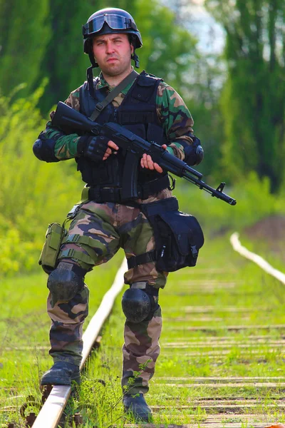 Soldato Sequestrato Oggetto Strategicamente Importante Ferrovia Stile Vita — Foto Stock