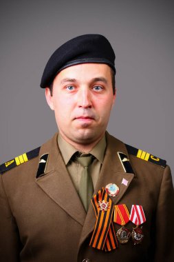 Beyaz arka planda SSCB 'nin askeri