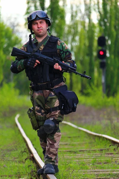 Soldato Sequestrato Oggetto Strategicamente Importante Ferrovia Stile Vita — Foto Stock