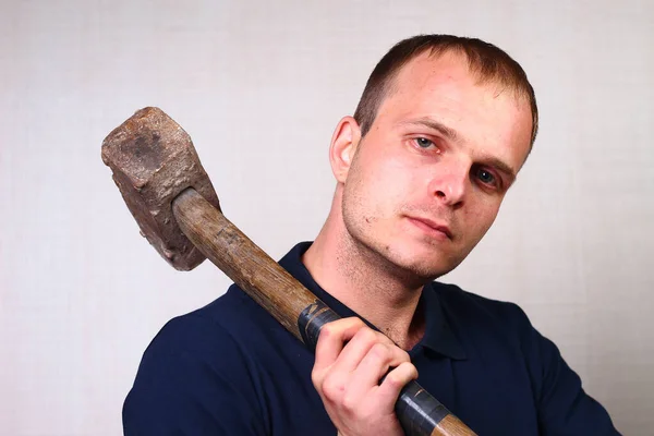 Trabalhador Oficina Reparação Automóveis Vestindo Uma Shirt Azul Clássico Com — Fotografia de Stock