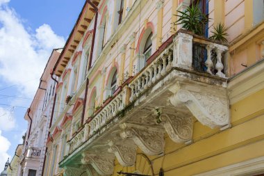 19. yüzyılın Avusturyalı mimarisi Chernivtsi sokaklarında