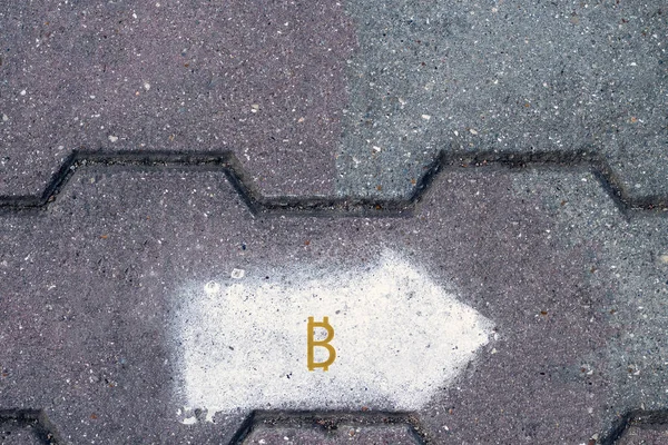 Kaldırım Levhasındaki Bitcoin Işareti — Stok fotoğraf