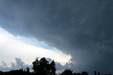 Kasırga gökyüzü tonlu arka plan