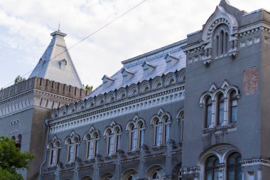 Odessa şehrinin tarihi ve kültürel merkezi binaların ve evlerin ön cephelerinin tanınabilir mimarisidir.