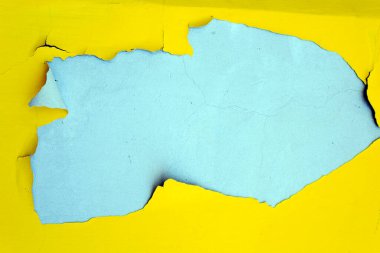 Boya duvardan soyulmuş.