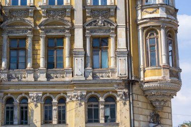 Odessa şehrinin tarihi ve kültürel merkezi binaların ve evlerin ön cephelerinin tanınabilir mimarisidir.