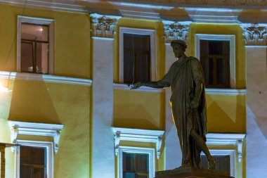 Duke Richelieu anıtı. Odessa şehrinin ana sembolü. Turistler arasında en popüler yer. Arkaplan