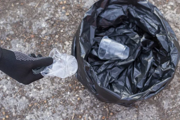 Nettoyage Des Ustensiles Plastique Usagés Dans Sac Poubelle — Photo