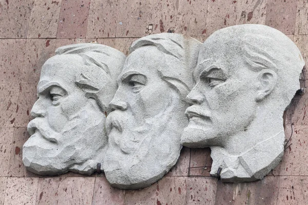 Balti (Beltsy), Moldova, 6 Kasım 2018, SSCB 'nin sembolleri: Lenin, Marx, Engels - Komünistlerin sosyal ve siyasi fikirleri, geçmişi