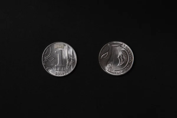 Новая Металлическая Монета Лей Черном Фоне Республика Молдова 2018 Замена — стоковое фото