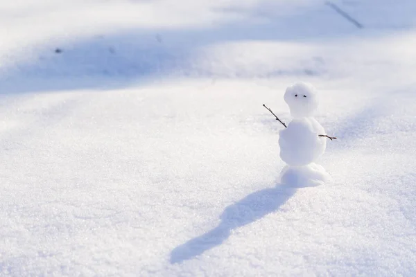 Muñeco Nieve Sobre Fondo Nieve Concepto Hola Vacaciones Invierno —  Fotos de Stock