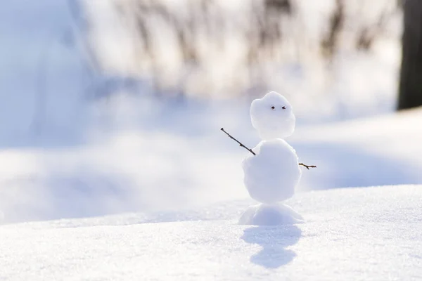 Sneeuwman Een Sneeuwachtergrond Reishospitality Concept — Stockfoto