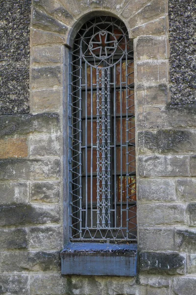 Das Fenster Der Alten Kirche — Stockfoto