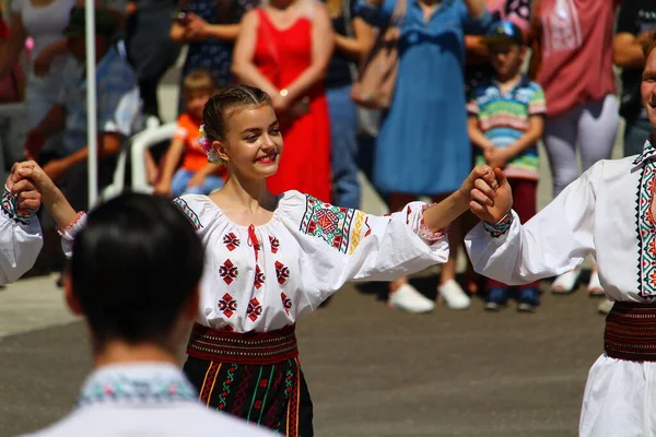 Balti Moldova 2019 Június Népi Autentikus Ünnep Nemzeti Jelmez Napja — Stock Fotó