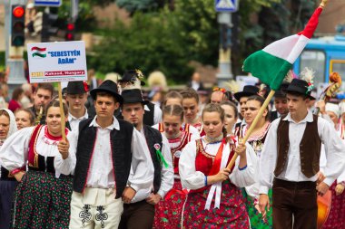 Chernivtsi, Ukrayna, 1 Temmuz 2018 halk festivali. Ulusal giyinmiş Macarlar. Bukovina toplantıları