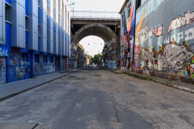 Odessa, Ukrayna, 7 Temmuz 2018 Devolanovskiy inişi. Devolanovskaya Caddesi. Şehir merkezindeki yıkılmış binalar.