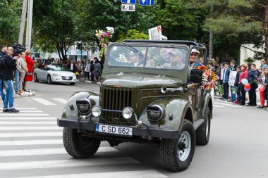 Balti (Beltsy), Moldova, 9 Mayıs 2017 Şehirde Zafer Geçidi, 40 'ların arabası