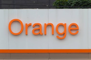 Balti, Moldova, 9 Temmuz 2019 Uluslararası telekomünikasyon şirketi Orange, logo, illüstrasyon editoryal 