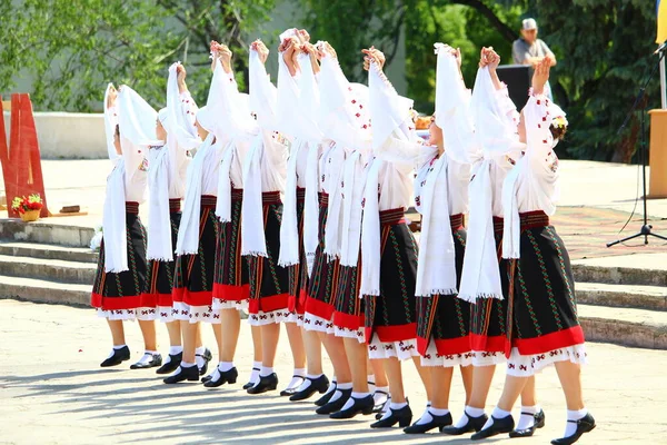 バルティ モルドバ 6月30 2019 民俗本物の休日 民族衣装の日 民族衣装で街のパレードや踊りを手配する — ストック写真