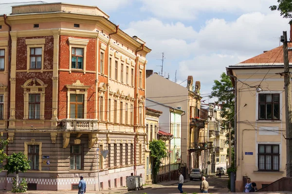 チェルニフツィ ウクライナ 2018年7月1日市内の歴史的中心部にある角型オーストリア建築 — ストック写真